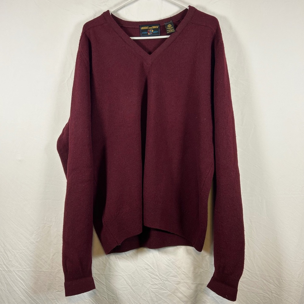 Amherst and Brock Mens Burgundy Lambswool V-Neck Sweater Made in Ireland Large